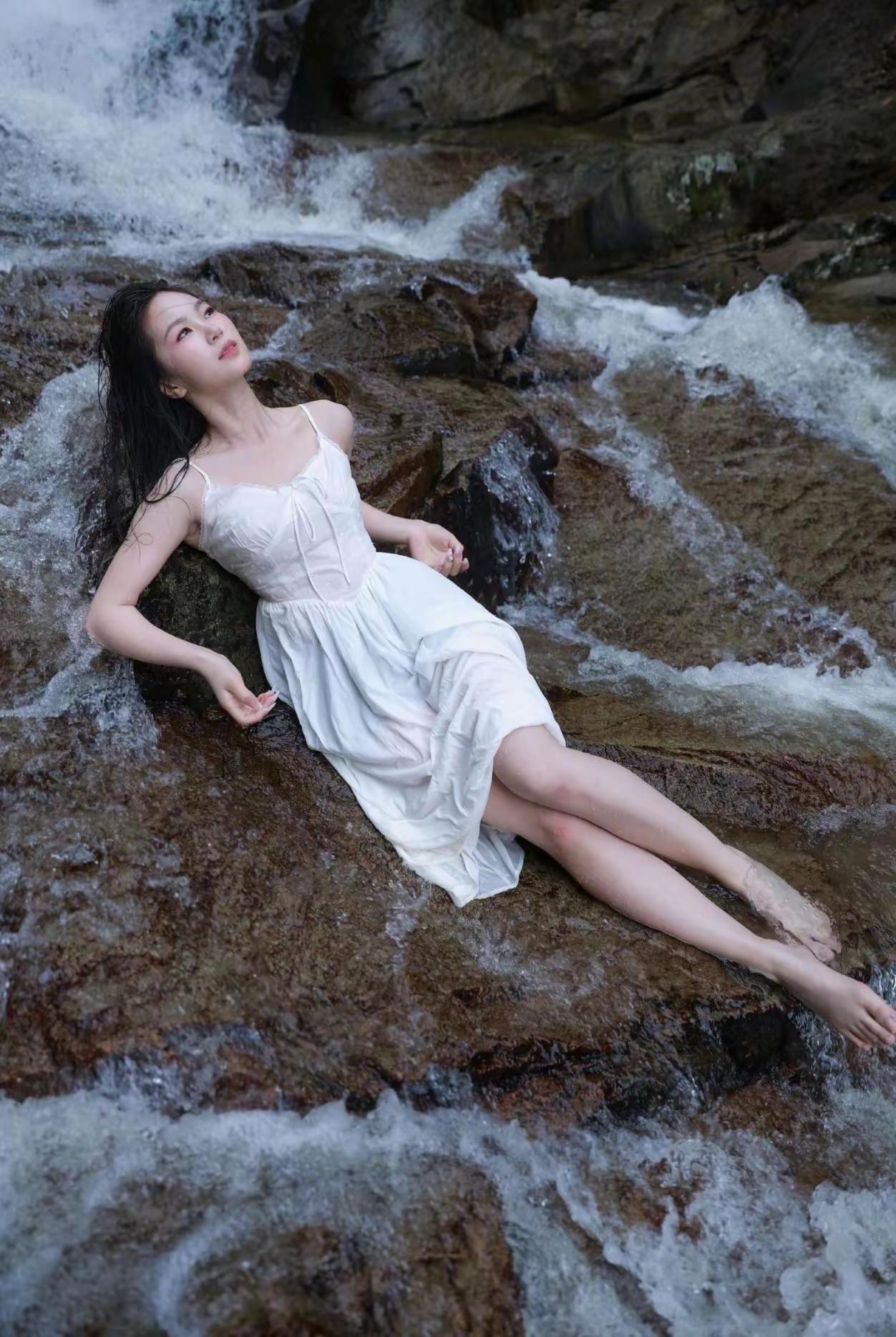 <p>美女 女神 少女写真 森系少女 仙女姐姐 <!--{img:0}...