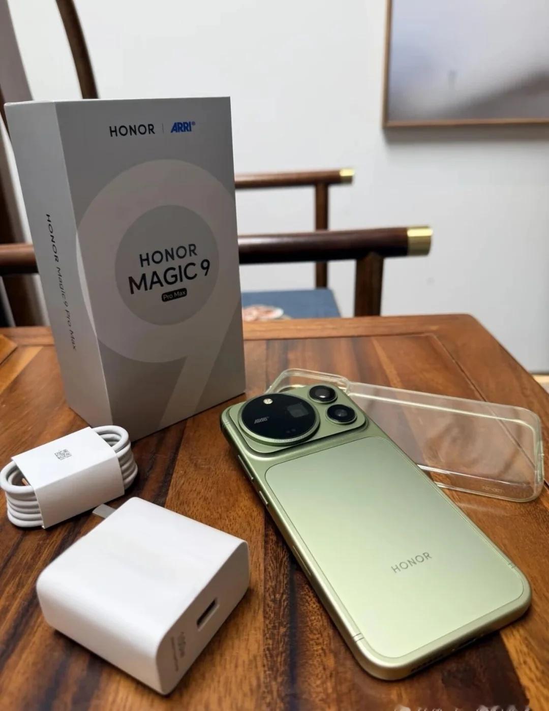 荣耀magic9Promax绿色💚到手了！
嘿，这是荣耀。
这是荣耀magic9 扑若 马克思
荣耀Magic9