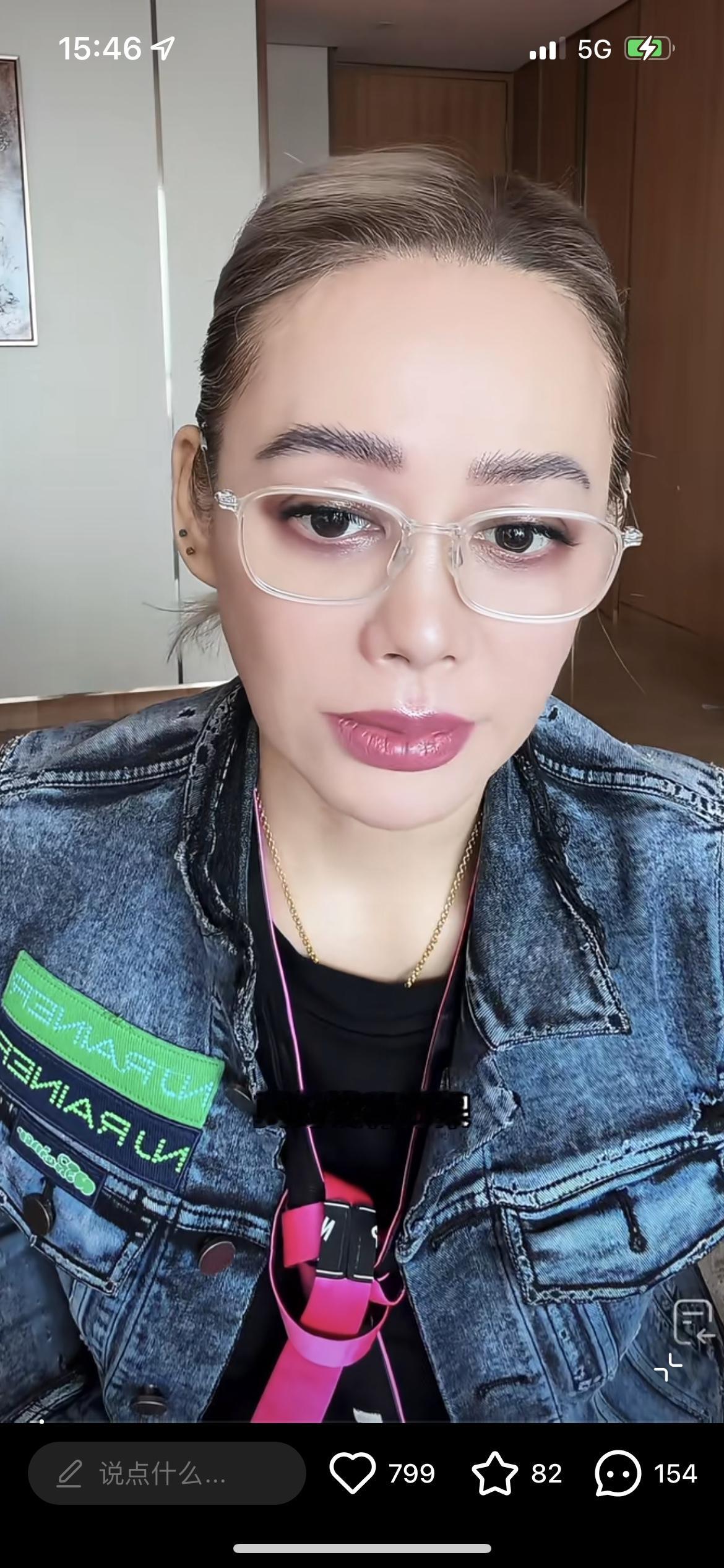 毛好像和那英是同门，两人也不是很待见对方，那英后面跟宁静熟了，感觉两人肯定经常大聊特聊八卦！

静姐这段，和前两天爆说当时几个人里面有人干涉剪辑的料，那就是真的了。

其实花少15年播完就有人说这个了干涉剪辑。