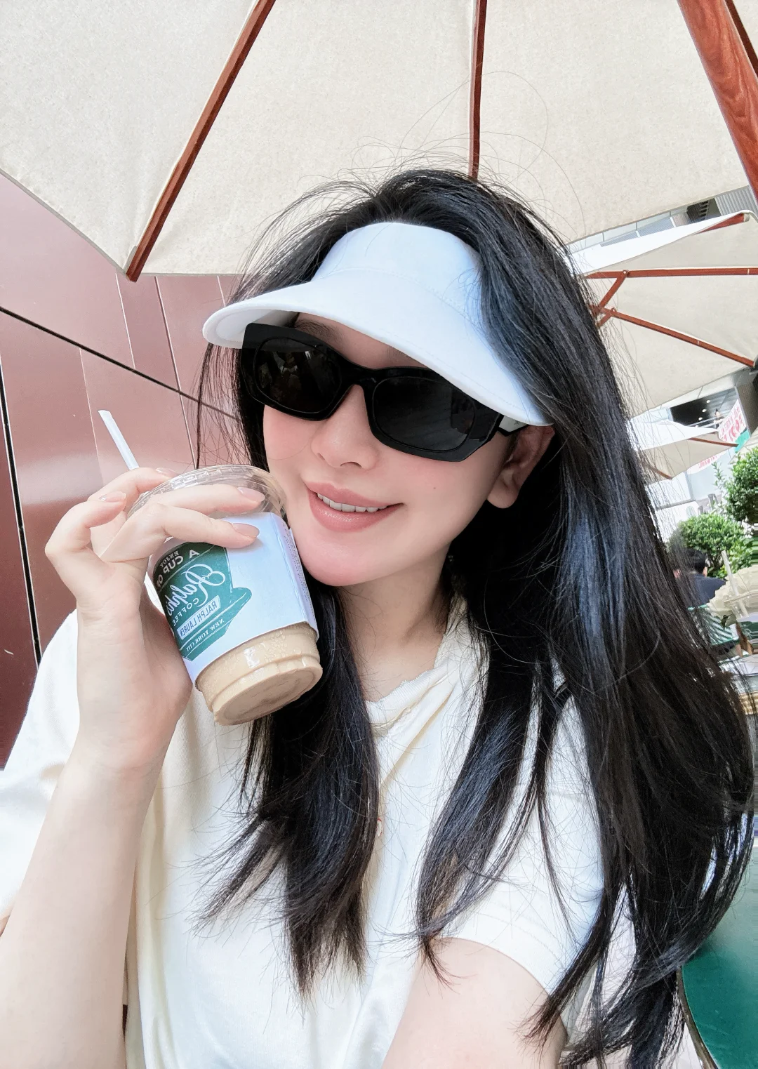 不化妆的日子 墨镜帽子就是我的好朋友