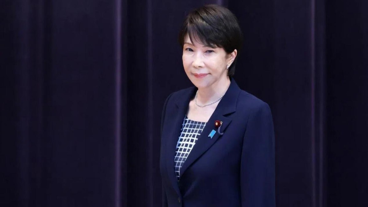 高市内阁大换血，新入局的人更心狠手辣
高市早苗完成内阁改组，外交、防务等关键岗位的对华强硬老对手基本留任，政策具备延续性。更大的风险，来自极右翼政党维新会正式进入内阁决策层。
维新会立场比自民党更为激进，主张删除和平宪法第九条，在涉台、领土问题上拒绝妥协。
过去公明党尚能起到微弱制衡作用，如今被边缘