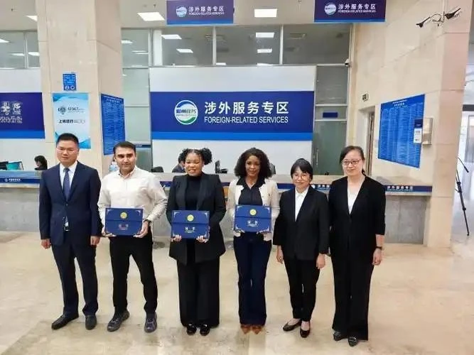 海南封关首日大动作！第一批外国人领就业许