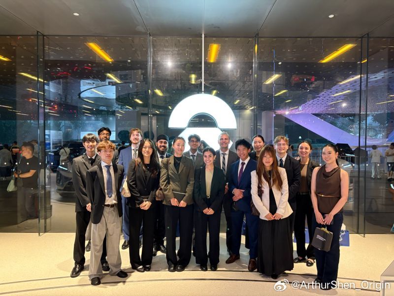 外国人提到中国的汽车品牌，很难跳过蔚来。

这不，加拿大的著名学府滑铁卢大学（University of Waterloo）把国际研学课程的最后一站放在了蔚来，只为让他们的学生可以了解电动汽车的最新技术和最前沿的发展理念。[并不简单]

#蔚来汽车[超话]# #新能源汽车# #大V聊车# #一起加电# ​