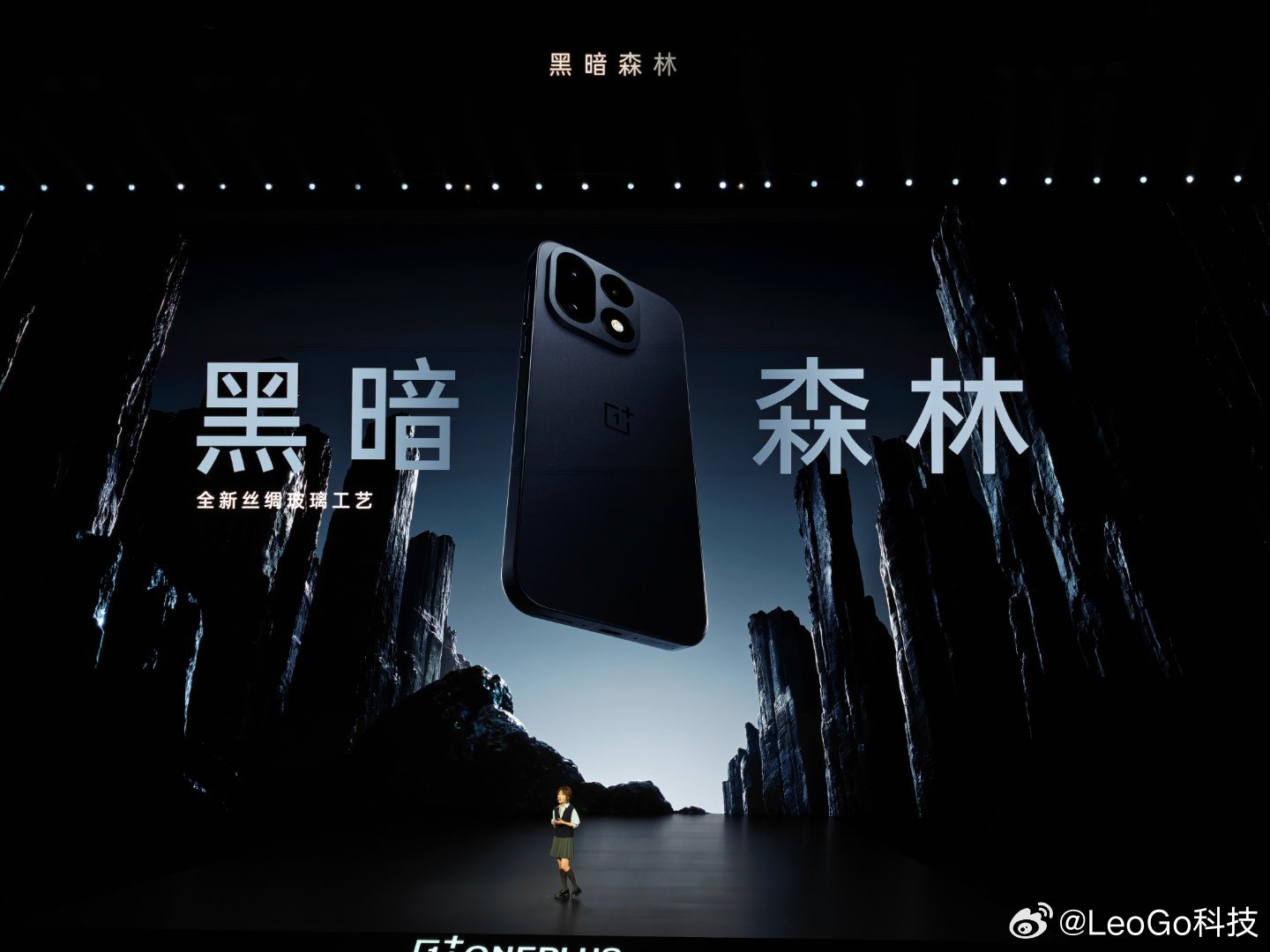价格太香了！兄弟们，一加16这颜值真好，明日星光、黑暗森林、火星杰作三款配色，全新丝绸玻璃工艺，质感拉满。正面更是夸张，1.15mm极窄四等边，窄到没边美得惊艳！金属中框加超大黄金R角，握持舒适，还有多功能快捷键！细节拉满了…#一加16##一加二亿三芯吸引力大增# ​