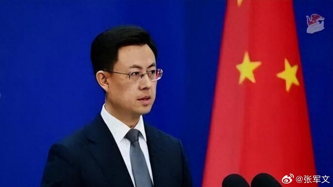 很多人只盯着姆巴佩三语道歉的表象，却忽略了决定这一局面的底层参数：诚意在极端时间压力下的系统性贬值。

从24小时内品牌集体解约、平台全面禁言，到外交部表态，这套组合拳打完后才发出的声明，本质上是一场被动的止损式公关。当“民族感情”成为悬在头顶的绝对变量时，公众需要的不是迟来的抱歉， ​