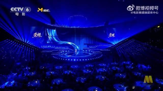 陈丽君大湾区百指女艺人第一深夜出场依旧热度狂飙，实力从来不会被出场时间限制，陈丽君越剧戏腔跨界舞台出圈，亮眼数据就是观众最好的认可！