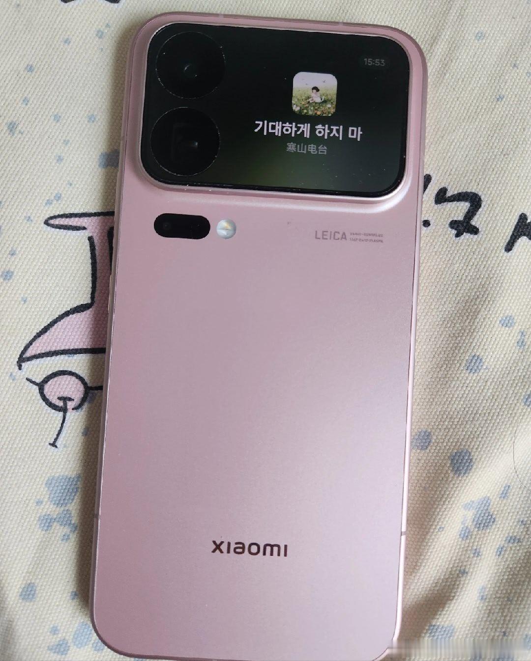 #小米18promax#没发现网上说的屏幕绿，防窥有点鸡肋不过我也不需要，最大的感受就是三扬声器好爽 ​