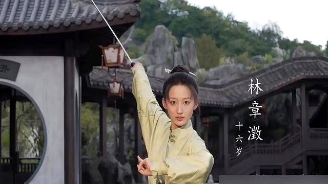 《兰香如故》大结局一播，观众全炸了。

林锦岐和兰香的女儿林章澂露脸，眉眼居然像透了当年的死敌韩梁。原著根本没这角色，剧版硬加就算了，还撞脸仇人，满屏都在骂选角导演梦游。

但真不是失误。导演黄颖湘筹备九个月、围读七次，林府都是现盖的40亩地，桐华连血书氧化褪色都要扣细节，怎么可能在结局栽跟头？选角