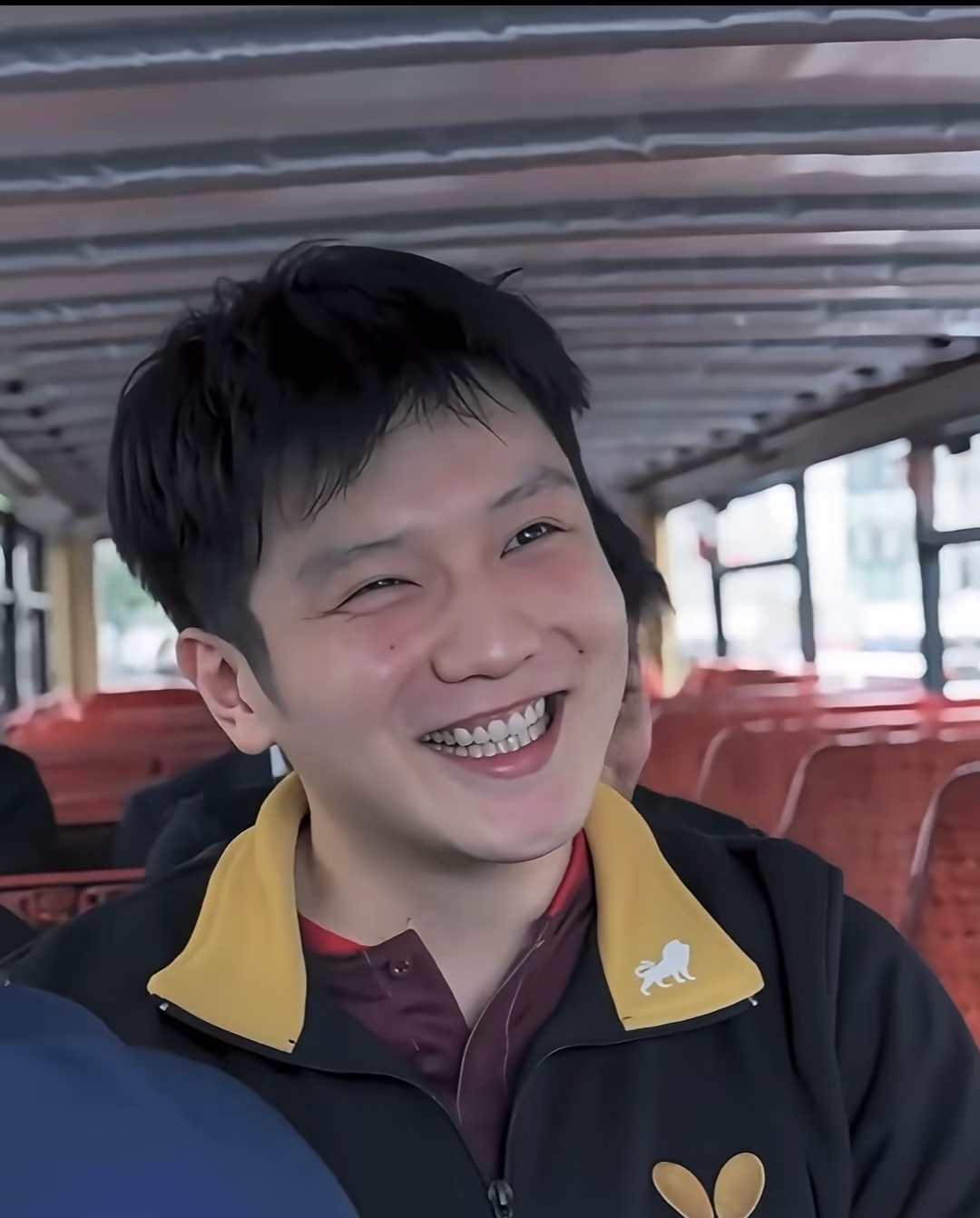 樊振东被波尔问到退役后希望大家怎么记住他，第一反应先提“希望大家觉得我是个很好的人”，之后才说自己是个好球员，瞬间戳中好多老粉的泪点，为什么大家死心塌地喜欢他——球技早就站在世界顶端了，最打动人的从来是刻在骨子里的真诚。