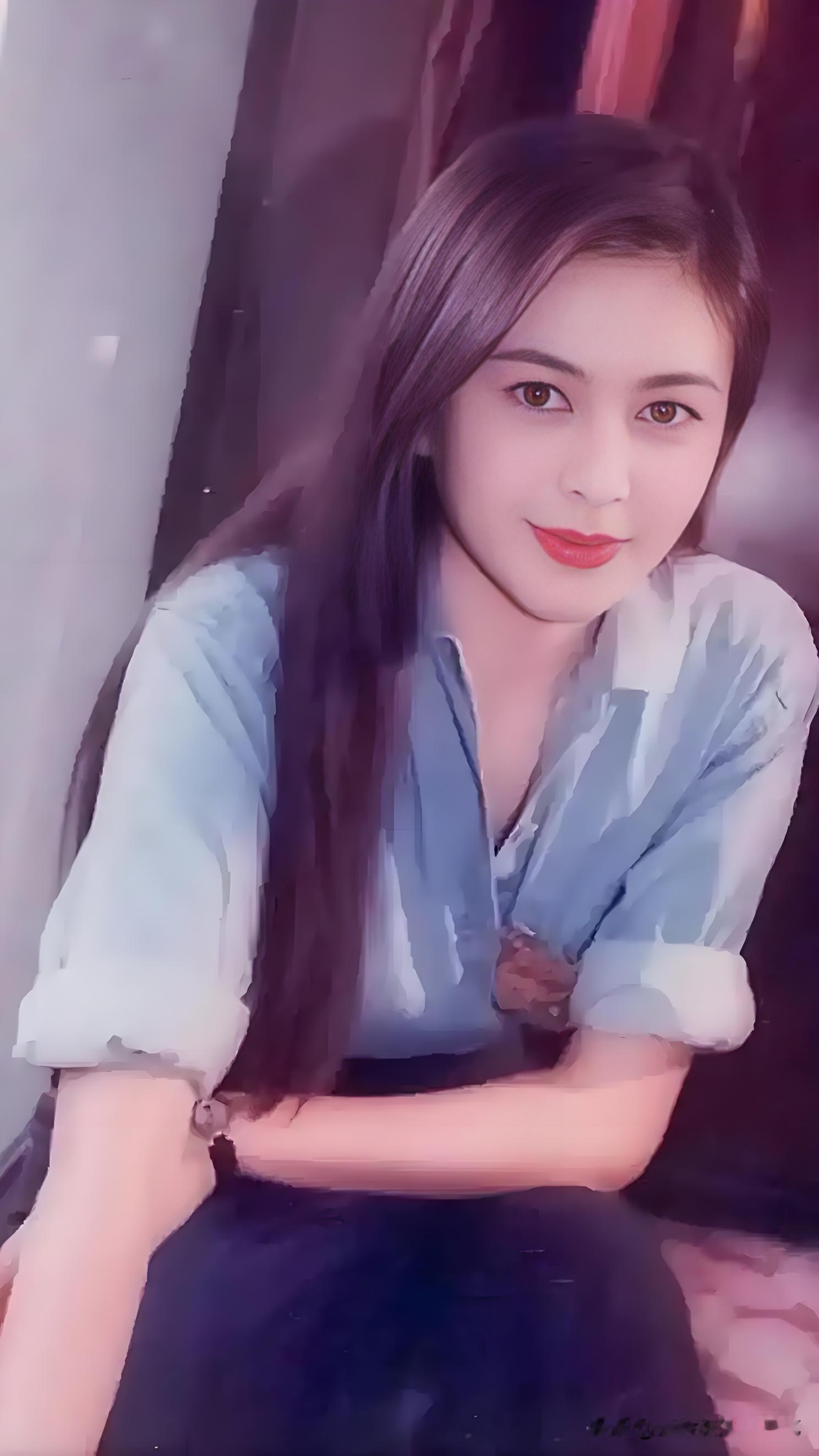 两大绝色，那个最美呢？ 关之琳香港第一美女，她的长相明艳动人，一颦一笑...