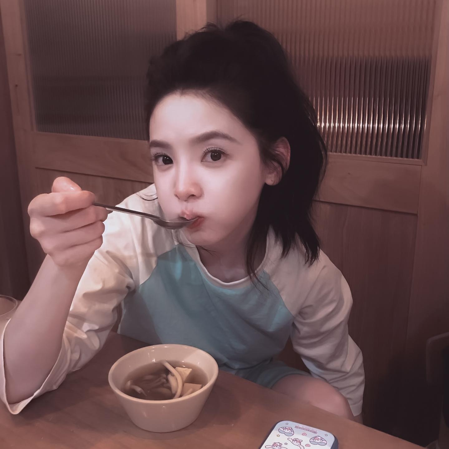 章若楠 🍜🍴（๑⃙⃘´༥`๑⃙⃘) 𐂐 ​