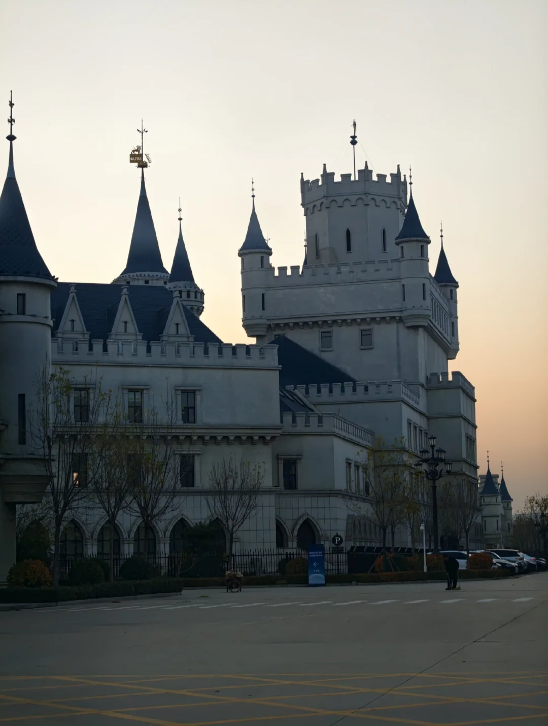 这座城堡在夕阳里发光✨