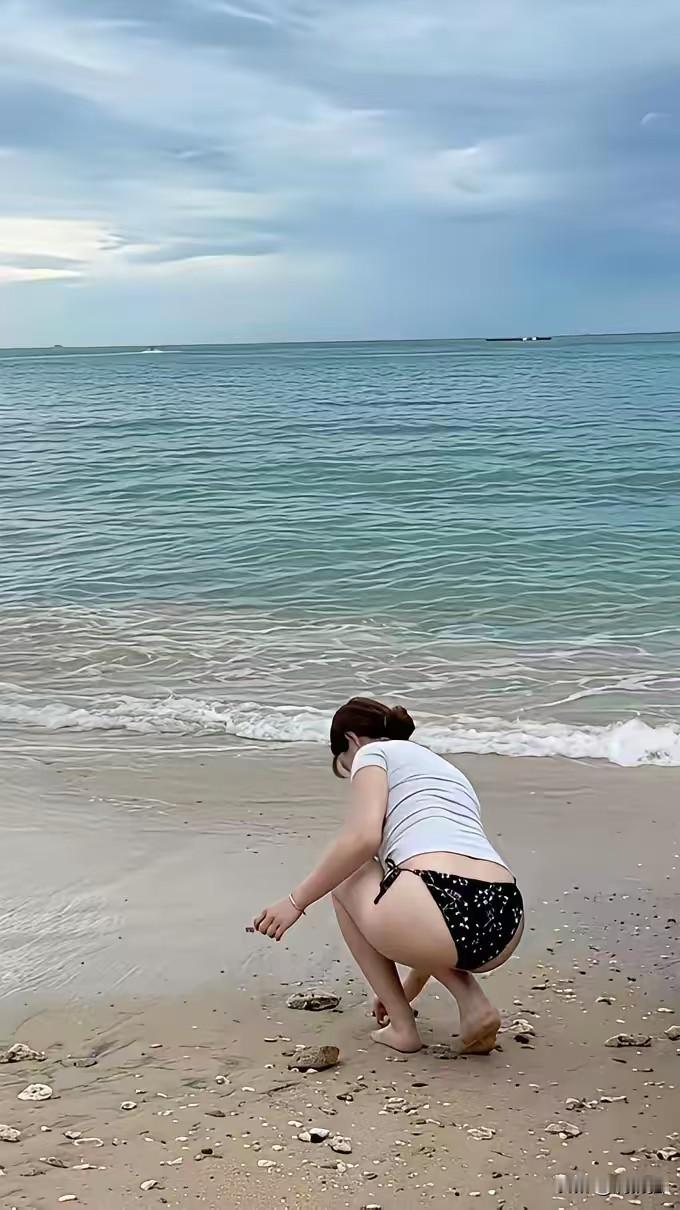 美女的气质果然藏不住！不刻意不做作，那份自然舒展的状态，真的太有魅力了！