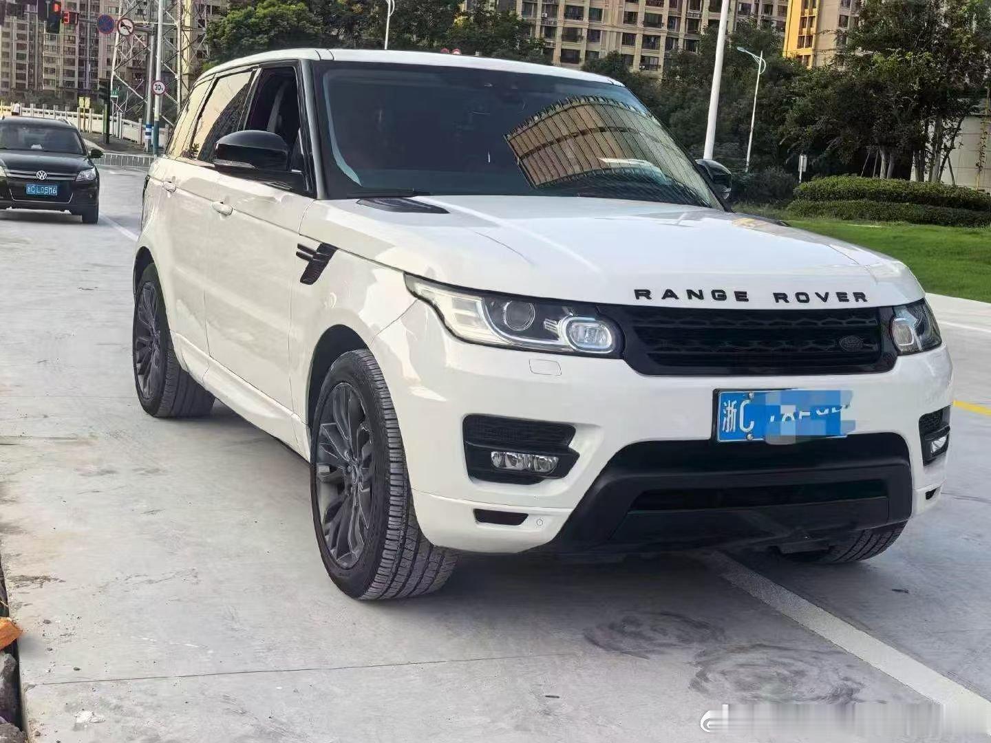 路虎揽胜运动版 新车109.8万
2017年上牌。车况精品 一手车
实表10万公里 现在便宜 首付5万开走 ​