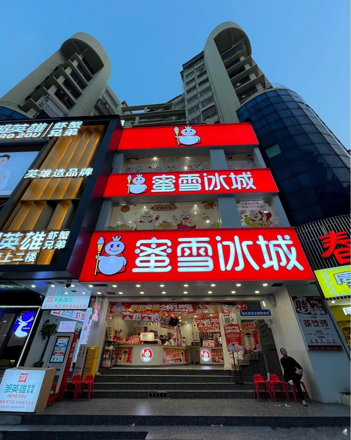 那一开始就别搞这种卡呗， 就应该规定，办新卡只能去营业厅，而且价格全部...