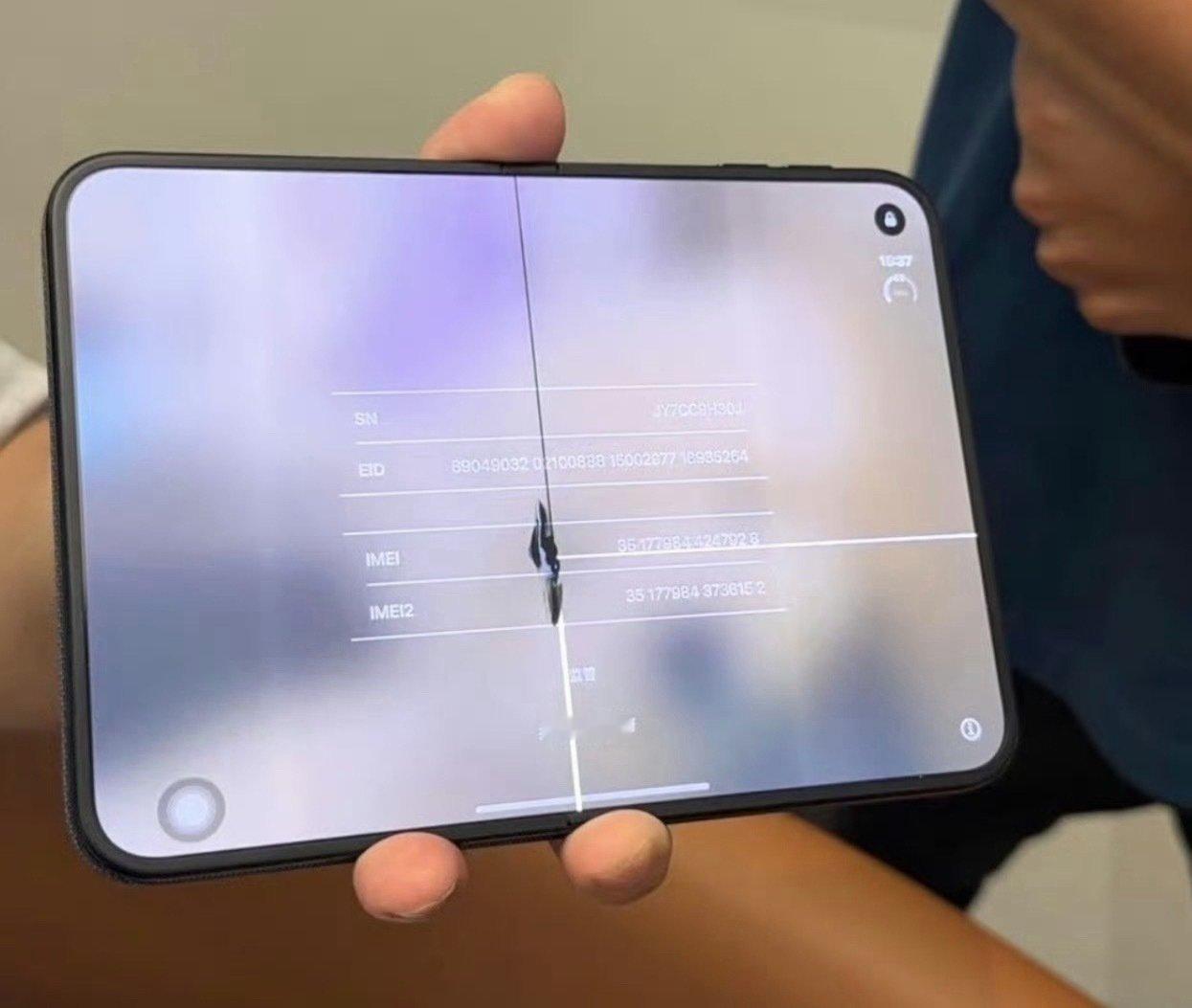 所以，苹果到现在为止对iPhone Duo碎屏事件是怎么个态度？给换新机吗？ ​