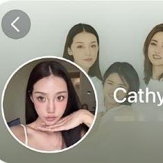 崔晋把背景图换了，全家福直接换成了他跟哥们的合照。
500万库里南刚提完，转头就把亲妈和优优从主页上拿掉了。这事儿搁谁家不炸锅？
当年《变形计》里那个叛逆少年，现在463万粉丝盯着。晋妈直播带货正起劲，优优那边也没吭声。可背景图这玩意儿，就是脸面。他把脸面给了兄弟，没给家里人。
细节不用猜，动