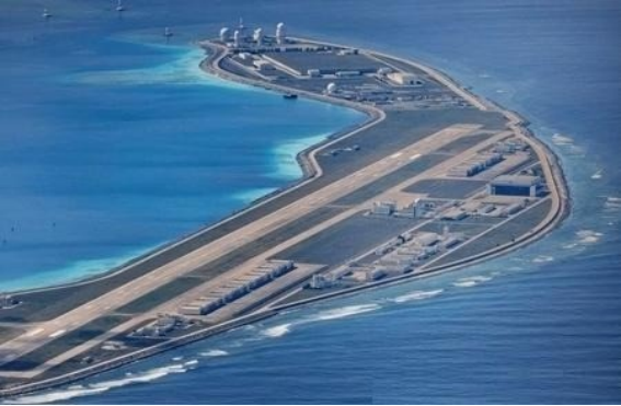 一旦歼10CE降落在平壤，下一秒，美军的F-35、萨德雷达和日本的出云号航母，就会像闻到血腥味的鲨鱼一样，彻底“锁死”中国东北！
 
歼10CE的分量摆在那里。2025年5月24日，新华社转引央视报道时明确介绍，该机拥有有源相控阵雷达，能够在强电磁干扰环境下实施超视距多目标攻击，也具备体系协同作战和