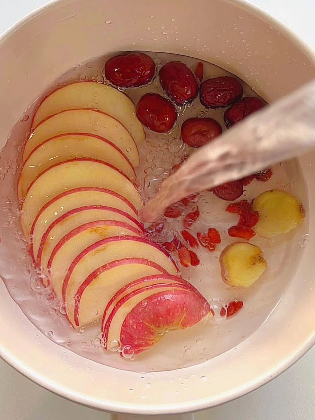 中医老师说：脾胃弱，吃煮苹果