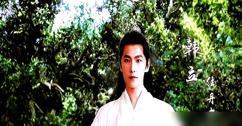 杨洋的《凡人修仙传》，卡在俩配角上开不了机了。
紫灵，乱星海第一美女，原著里眉眼带仙气，动画建模把门槛抬到天上去了。真人演员一戴面纱，眼睛差点灵气，原著粉能把你骂上热搜。更麻烦的是南宫婉和紫灵两拨粉丝打了多少年，选谁都是死。
玄骨上人更绝，元婴期老阴货，又狠又精，夺舍玩得飞起。要找个外形阴鸷、演