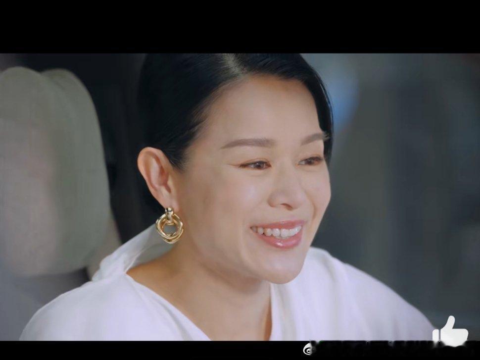#胡杏儿为一家五口选择奕境X9# 
      提起奕境X9这款车说实话，27.98万这个价，竟然可以有华为乾崑智驾+鸿蒙座舱的时候，我着实有点小小的震惊。以前这套“华为全家桶”基本是三十大几万往上的专属配置，可是现在直接拉到家庭旗舰的价位，确实有点掀桌子的意思吧。真正让我觉得这车懂过日子的，是它没 ​