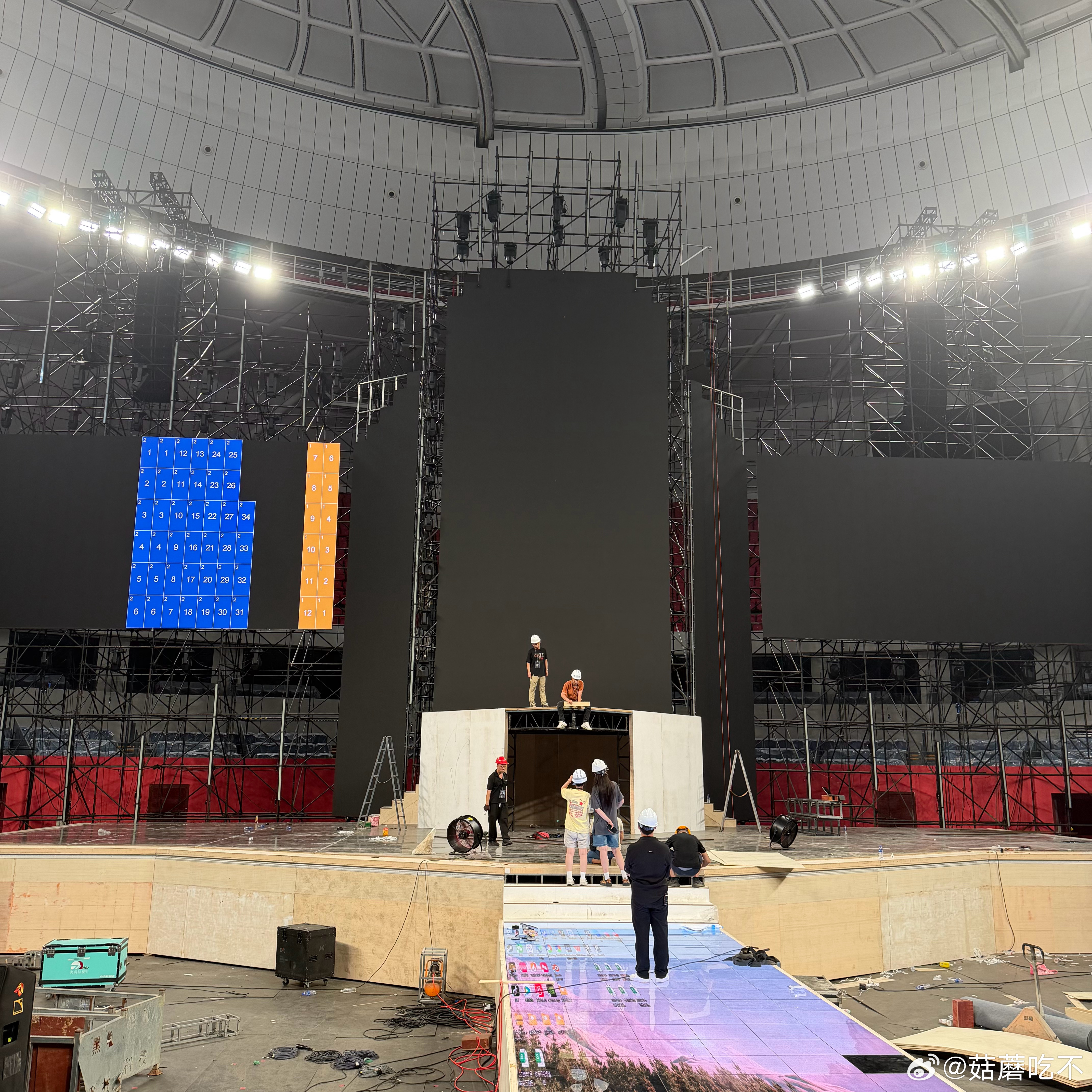 好热 里面还没搭建完 ​​​