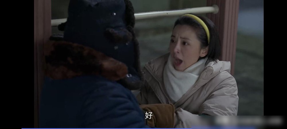 刘诗诗这回演的记者，一开口就让人脊背发凉。
《醉梦》更到12集，1999年啤酒厂女工死在雪地里，案子压了十六年。荒废车间又出人命，手法跟当年一模一样。刑警高雪林查一圈，发现所有线索都绕着下岗名单打转。
刘雪梅死前刚被裁，丈夫跑了，家里断粮。车间主任签字那天，她揣着瓶啤酒去找人，再没回来。十六年后