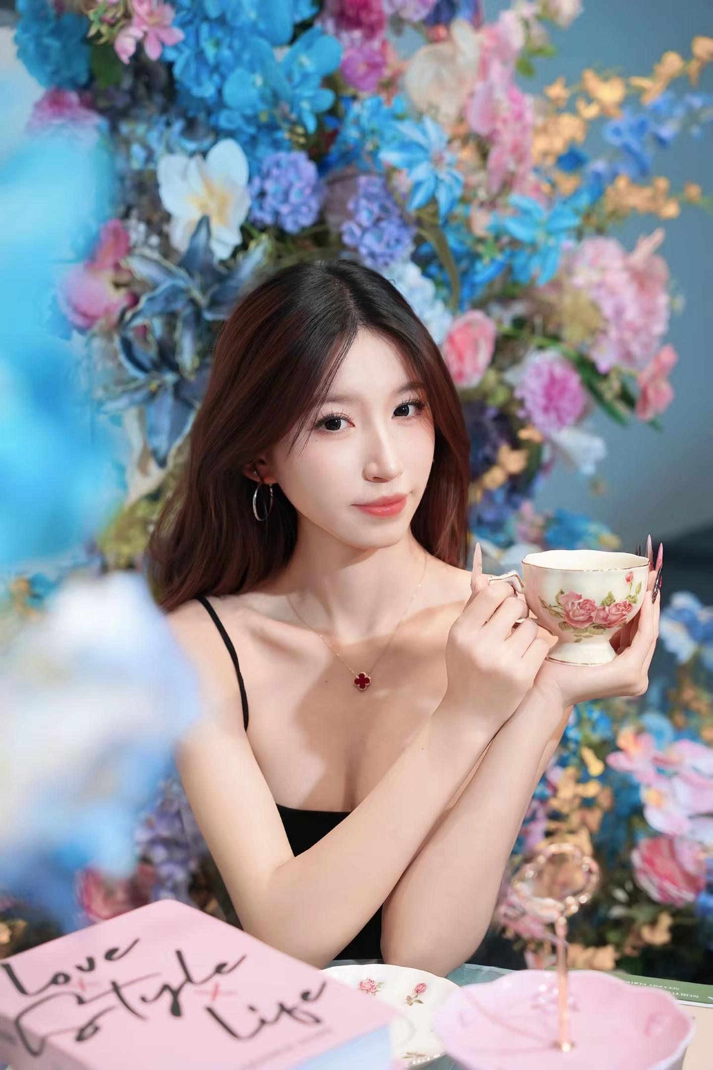 成片来了，让兄弟姐妹们久等了模特小姐姐： 拍摄地：循礼门