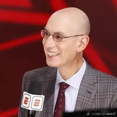 《5千万风波大结局：萧华轻罚快船，小卡7换1重返猛龙》5000万美金的...