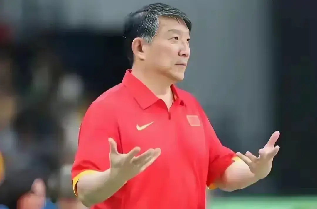 中国女篮未来能战胜美国女篮吗?
这个问题提的本身就有点无脑，就当前中国成人女篮和U系列女篮球员的能力来看，别说战胜美国，可能连丑国也难以战胜。
但任何事物都不是绝对的，也可能经过几千年、几万年，美国女篮衰落，中国女篮强盛，中国女篮才有可能战胜美国女篮。
中国女篮和美国女篮在各个方面都有差距。
W