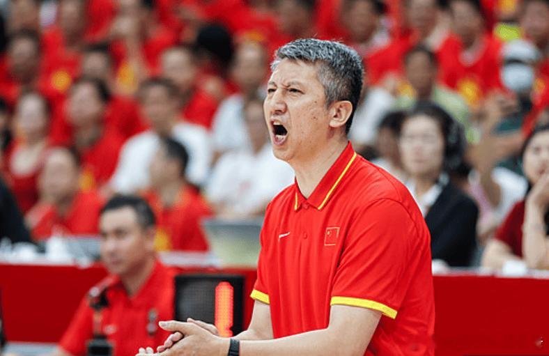中国男篮对阵新西兰4打球迷脸。  古有孙悟空三打白骨精，今有中国男篮四...