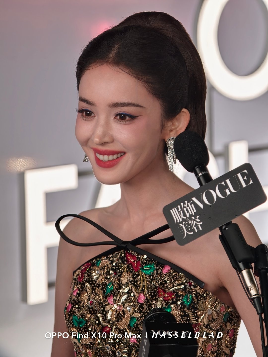 今晚VOGUE红毯，OPPO Find X10 Pro Max拍的，可以说是原相机生图的神！#OPPO原相机发力了# 

看这些明星，肤色肤质真实自然、不吃妆！

黄多多，欧阳娜娜，薛凯琪，迪丽热巴，孙千，杨超越，你更喜欢哪个？[流鼻血] ​