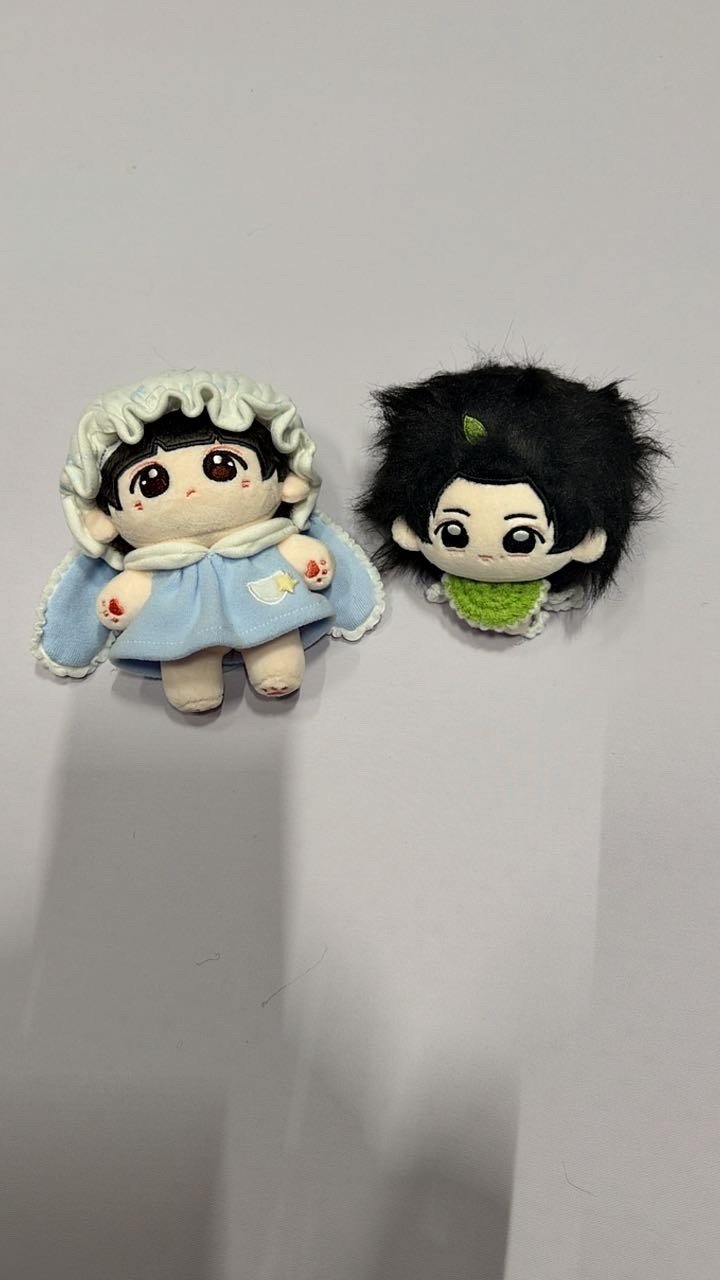 #张函瑞周边中转站[超话]#    出呆锅瑞 苹果小瑞和一只未发货ok娃 ​