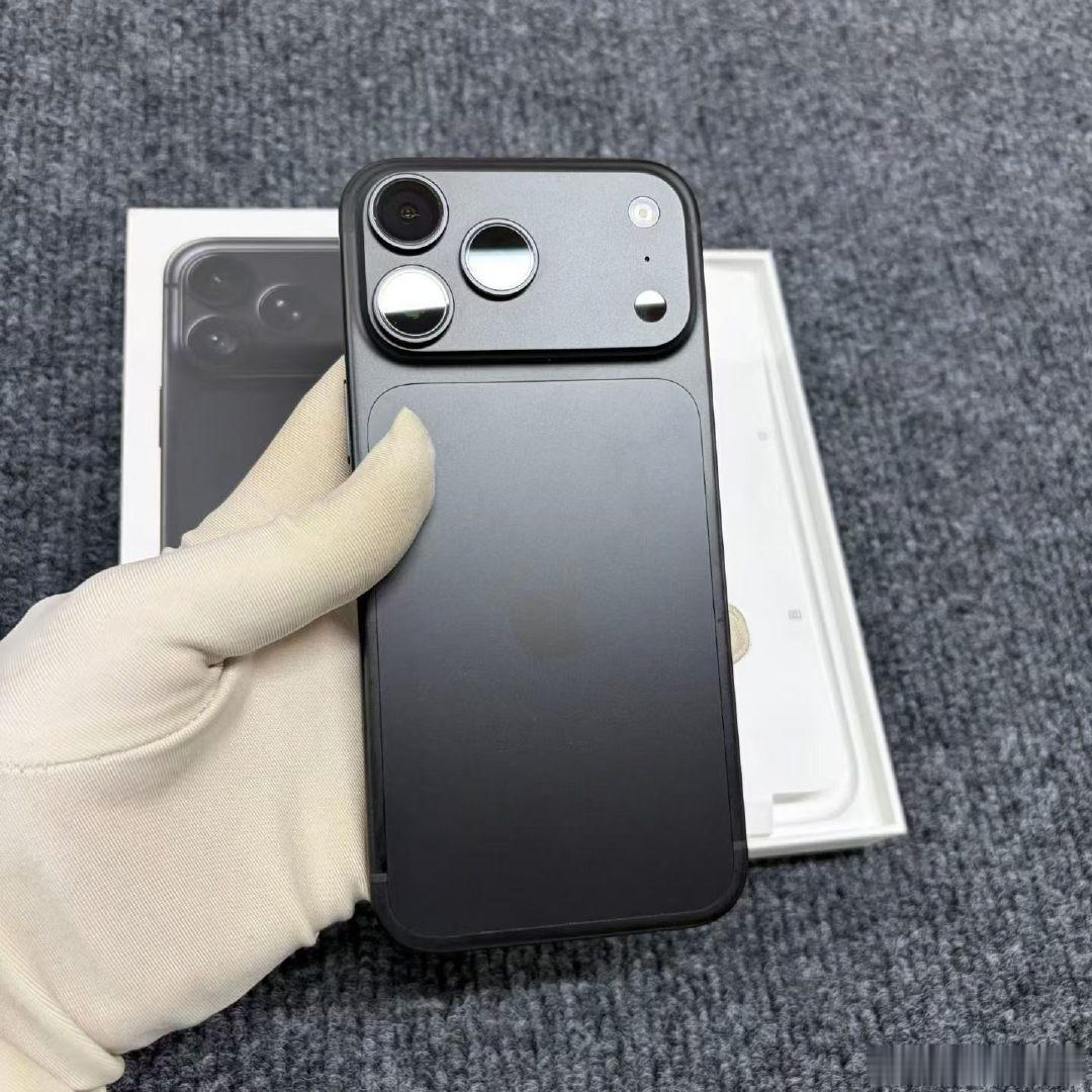 iPhone 18ProMax 黑色 256G
​
​准新机 充电9次 全套10599 ​