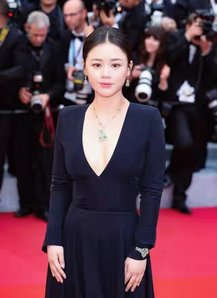 马思纯38岁告别五年感情，坦言“单身是很舒服的一件事”——全网反应出奇一致：终于分了！是她这辈子最正确的决定