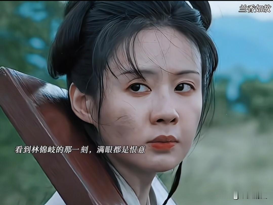 🔥兰香如故｜杜翠雀流放，林锦岐一番话，反倒点燃她骨子里的野心🔥
 
杜翠雀犯下重罪，被判流放三千里琼州。
临行前，她在哥哥杜正的坟前，依旧满心不甘，把自己和哥哥的悲剧全部归咎于林锦岐。
她偏执地认为：若是林锦岐愿意纳她为妾，她就不会走上歪路，哥哥也不会惨死。
 
面对她的怨怼，林锦岐道出一句戳心的话