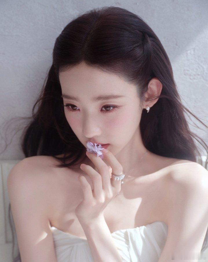 #张艺凡[超话]# “ʸᵒᵘ ᵃʳᵉ ᵐʸ ᵒⁿˡʸ ᵒⁿᵉ
“要把温柔和例外留给值得的人，比如你” ​