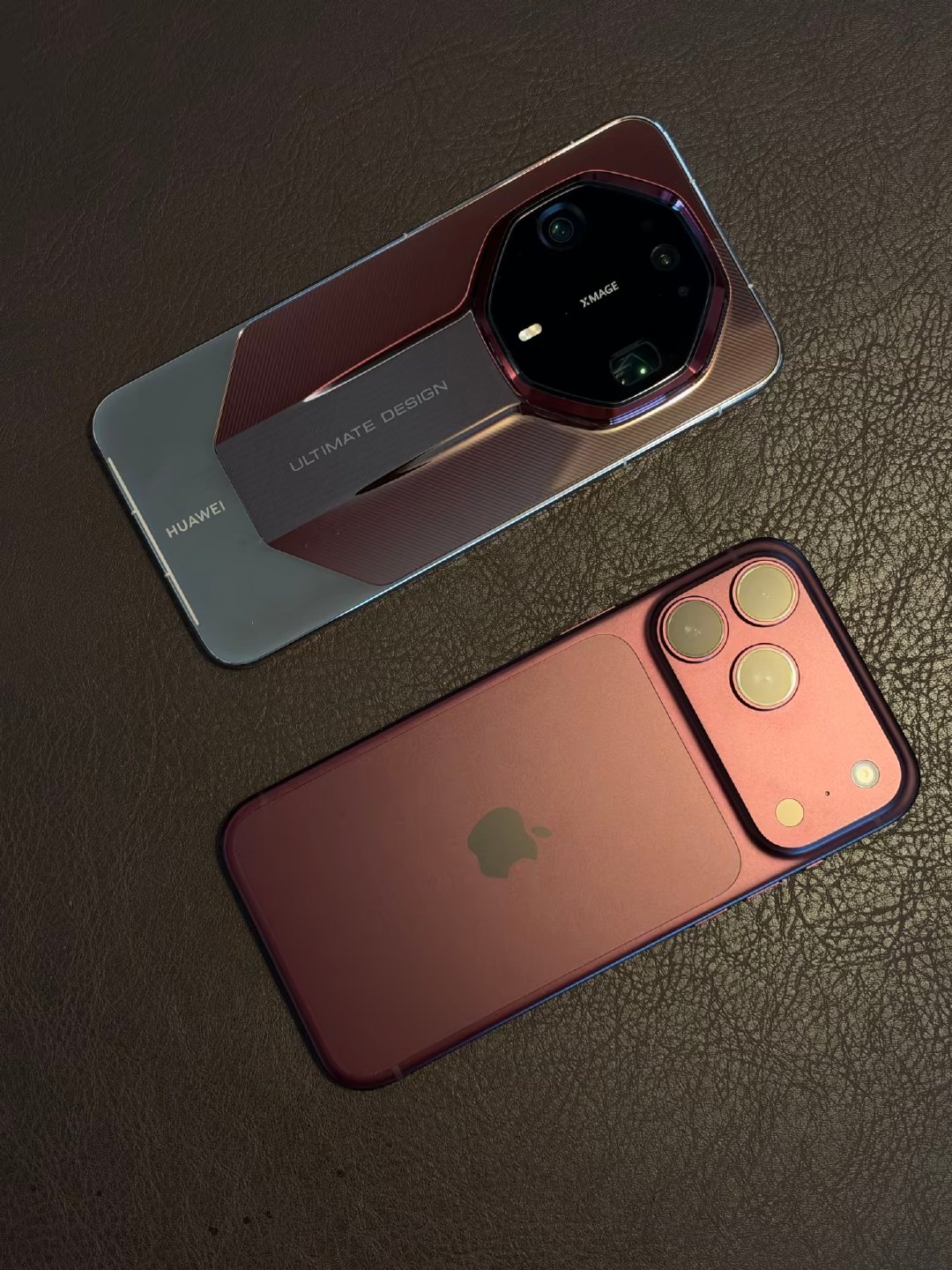512GB版本都是12999元，iPhone 18 Pro Max勃艮红与华为Mate 90 RS瑞红，大家会怎么选呀？🤔 ​