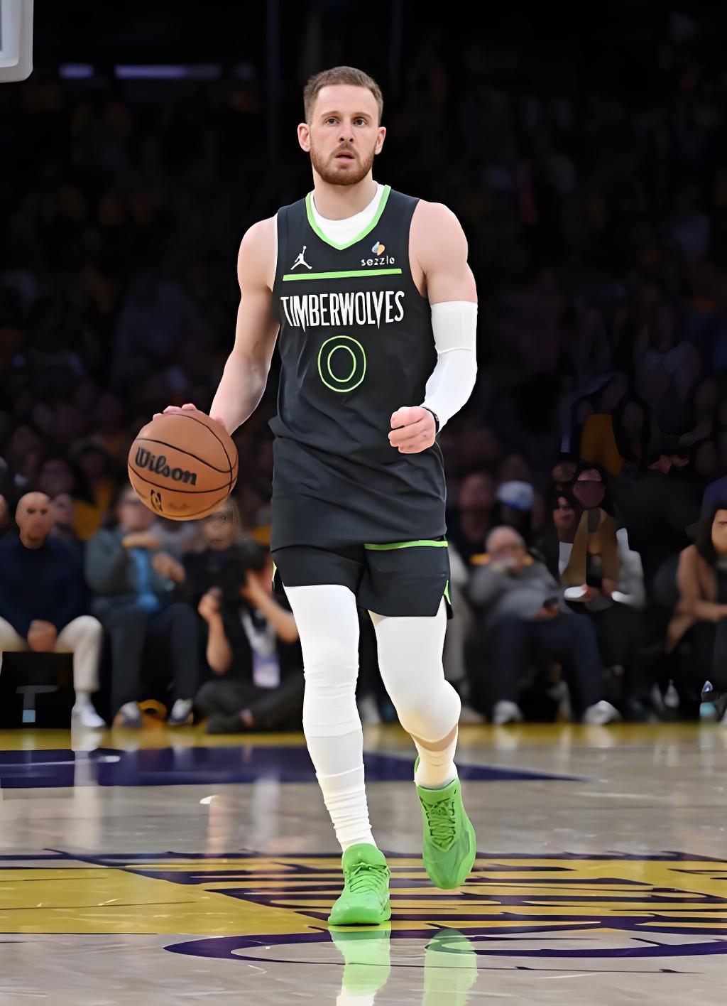 掘金和森林狼的第四场比赛，迪温琴佐仅仅出场一分钟便伤退了！原来季后赛拼...