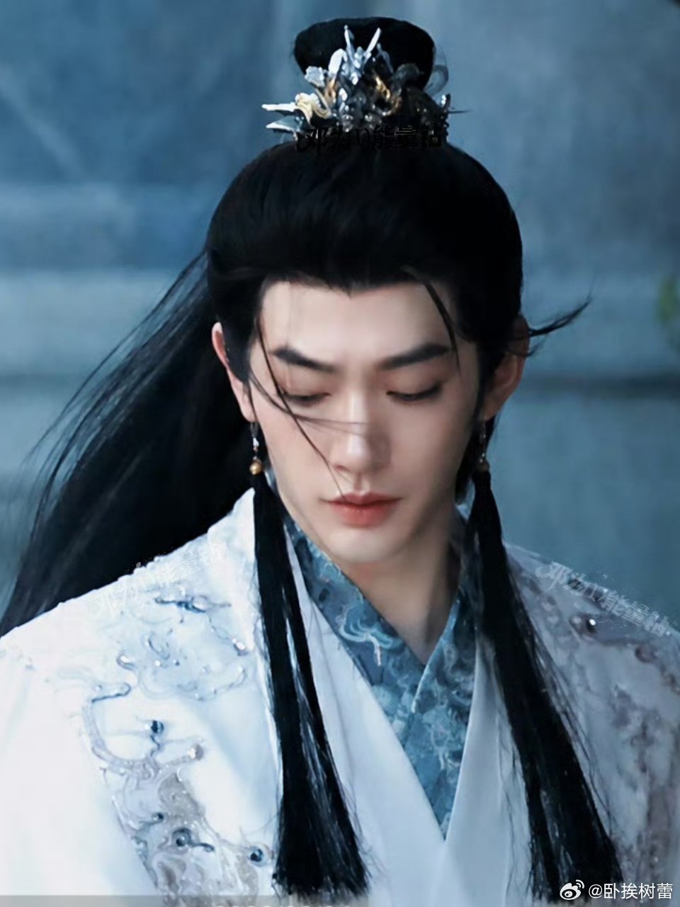 #电视剧百妖谱[超话]# 

期待邓为百妖谱

我撑蒿而过，音乐作伴，朋友相随，春光不必趁早，一切都是最好的安排​