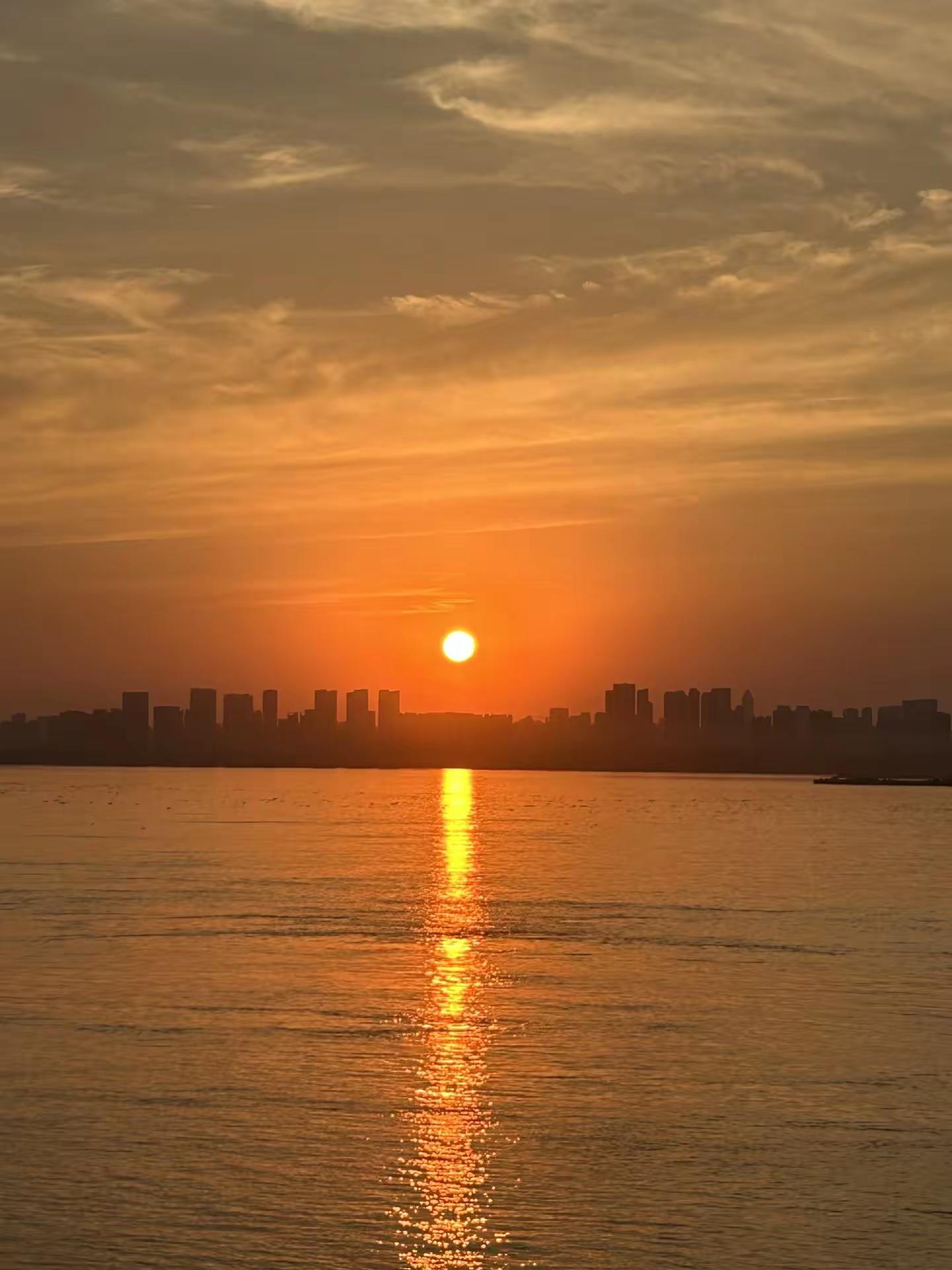 五百年桑田沧海 落日余晖映江城 和翔宇一起游中国 马老师 治愈系风景记录