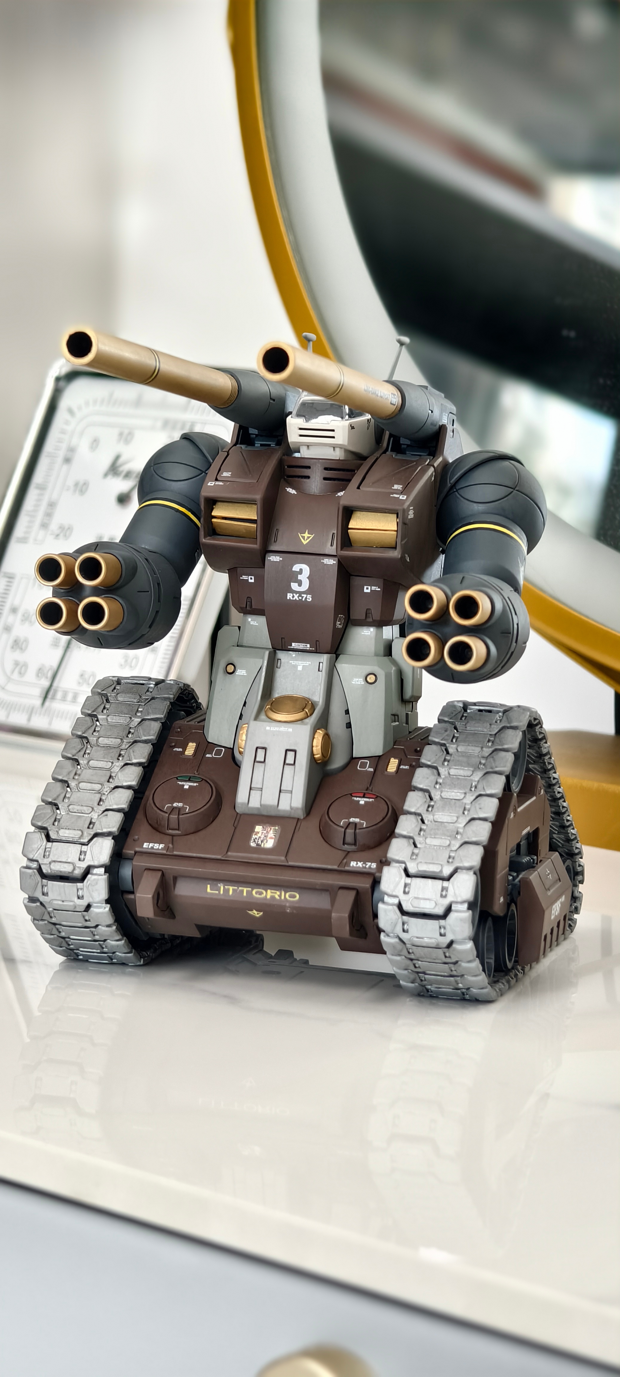 『模型分享』某KO品牌 1/100
地球联邦军 RX-75 钢坦克 UC0079

去年看B站时种草买的，本着清理堆积的想法把它做了，真别说，100元的价格还是物有所值的，给了金属炮管和led灯组，但开灯后不能说光彩夺目吧，至少也和没开没有任何区别，如开。组合度和开模精细度什么的，我个人认为是极好的。 ​