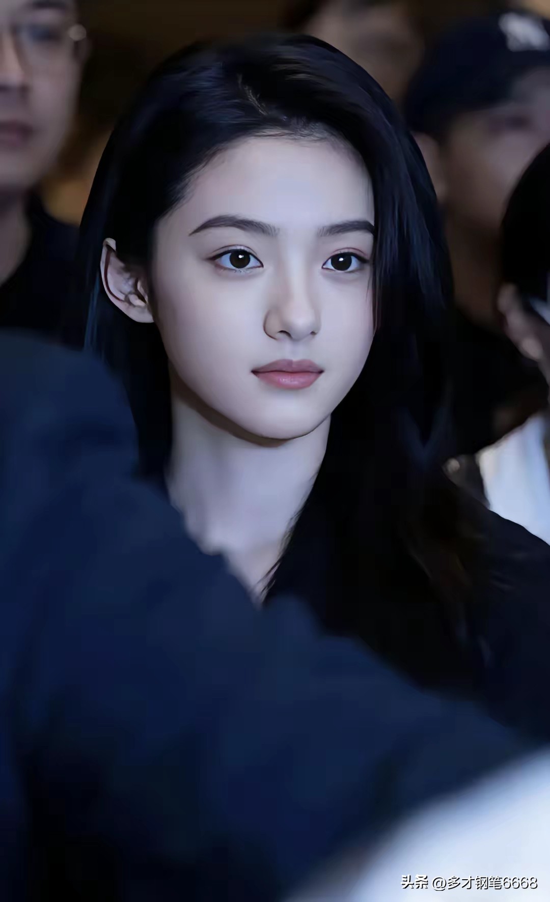 不愧是高颜值的校花美女，名副其实啊，看起来比赵丽颖还要漂亮，如果她将来...