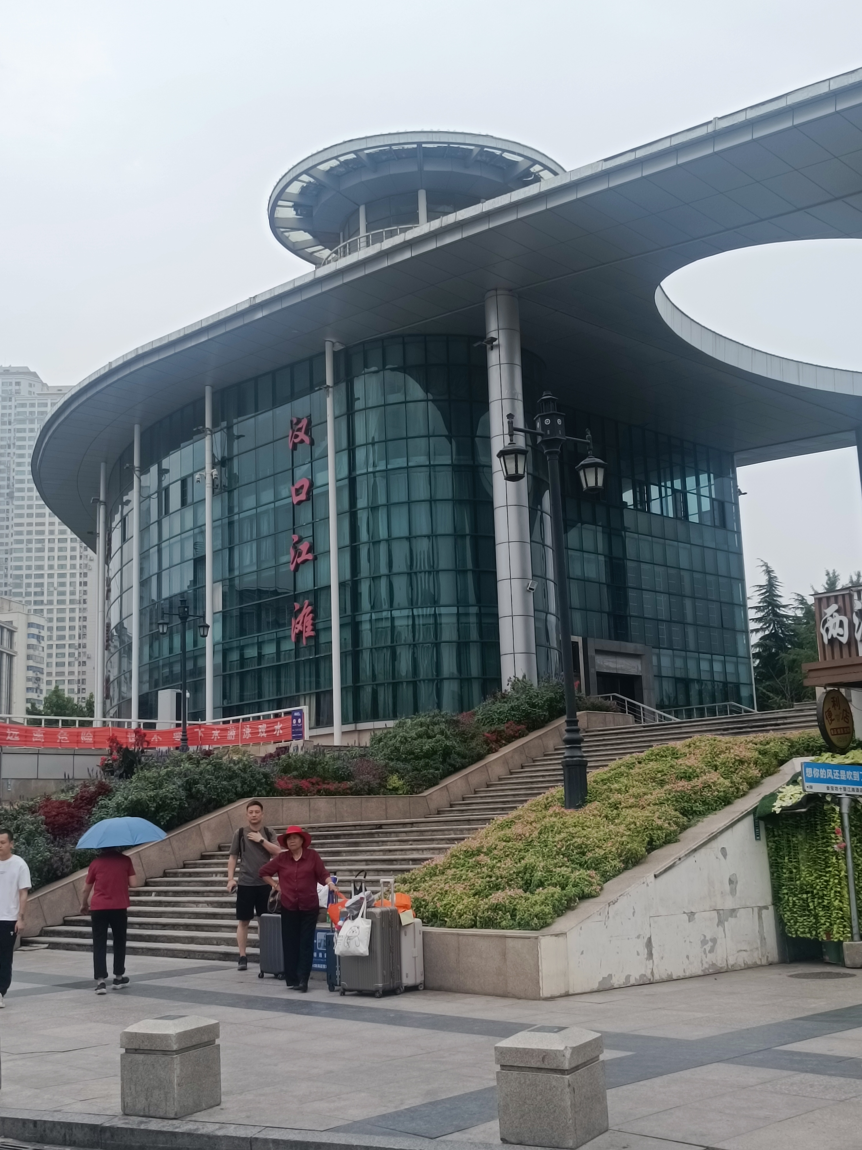 武汉江滩。这是武汉最大的江滩。位于武汉三镇的汉口。