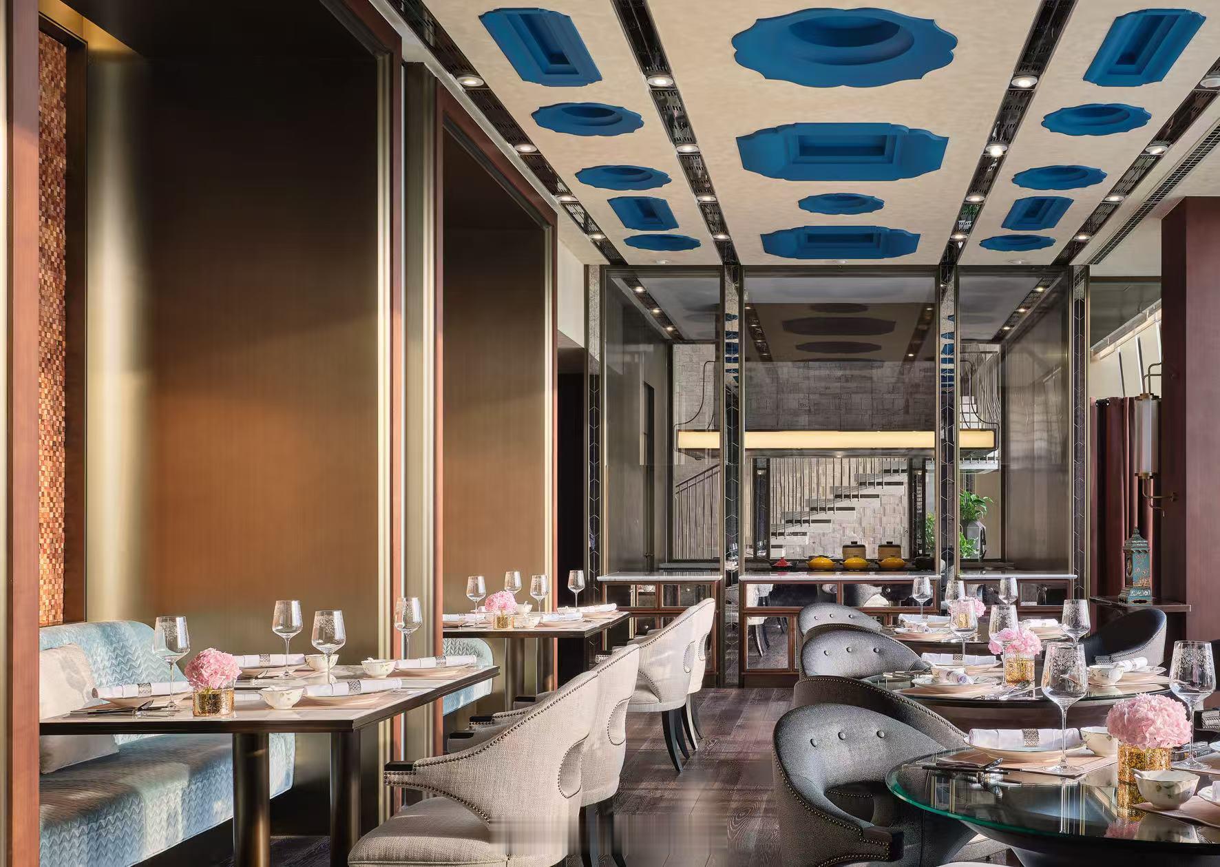 高级感拉满！JW万豪侯爵酒店“菱·肴”推出午间任点任食🥢  在黄浦江...