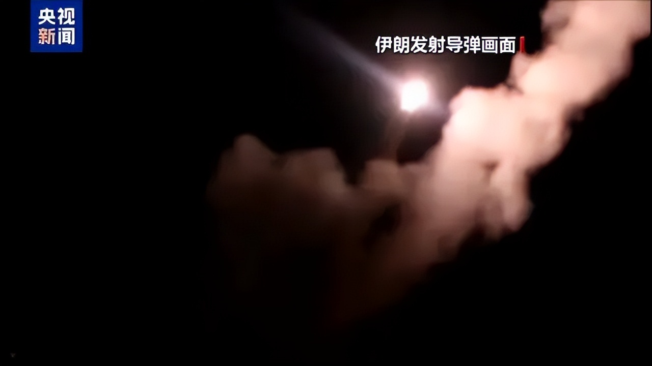 北京时间消息，数十年以来，美国不断对伊朗实施制裁、军事施压，却始终无法让伊朗屈服。综合多方分析，伊朗之所以敢于和世界头号强国美国长期博弈，依靠的并非常规军力的硬比拼，而是地缘、军事、地区影响力以及民族韧性多重底牌。
 
首先，得天独厚的地