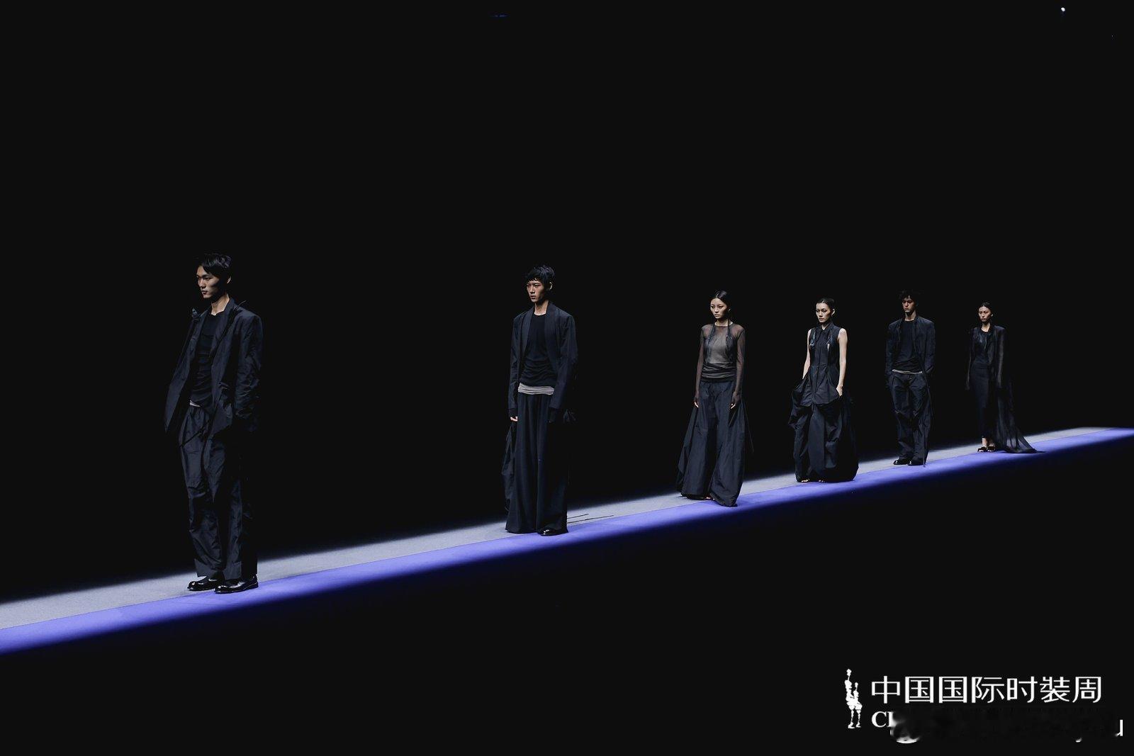 开场与结尾#中国国际时装周##服装设计[超话]# ​