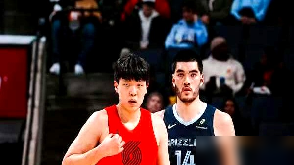 杨瀚森体测身高缩水2公分，但那双25厘米的大手，排同届第一。
裸足2米16，臂展2米20，站立摸高2米82，这静态天赋放NBA也不算差。关键是他的手，比很多2米20的大个子都大，抓球跟抓橘子似的。
再看动态，原地纵跳66厘米，助跑76厘米，冲刺3秒38。数据不炸裂，但结合他114公斤的体重，够用