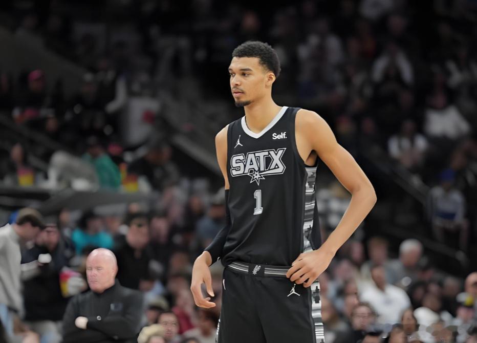 🏀突发：文班亚马肘击遭驱逐，爱德华兹36分率森林狼114-109逆转...