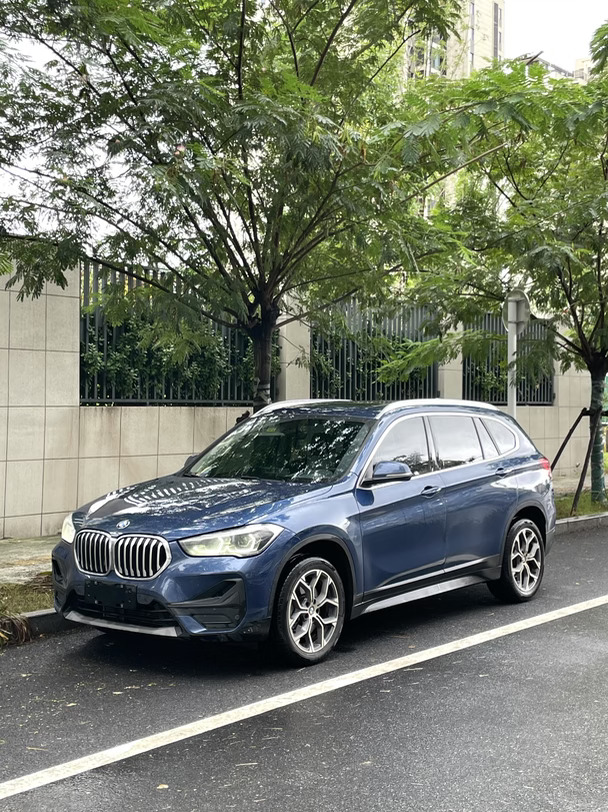 2023年宝马X1 25Li sDrive领先，售价10.88万包过户，2.0T自动挡8AT，6.4万公里，整车崭新，带座椅通风、记忆、腿托，定速巡航、氛围灯。操控型的家庭版SUV，有速度有空间有品质安全。可置换，首付8000开回家。#宝马X1 #二手车 #SUV